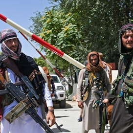 Taleban-äärijärjestö kehotti Afganistanin hallinnon työntekijöitä &quot;jatkamaan rutiinielämäänsä täysin luottavaisesti&quot;. LEHTIKUVA/AFP