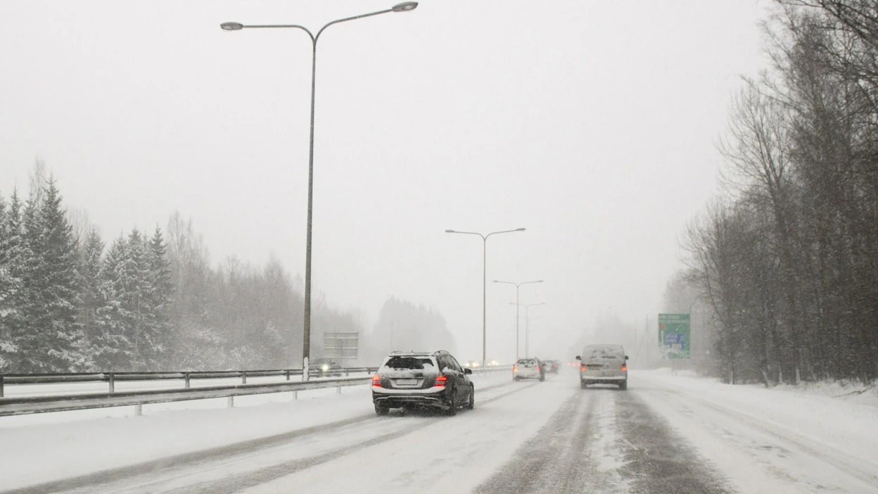 Suomen keskiosissa on tänään laajalla alueella kehno ajokeli. Kuva on viime marraskuulta.