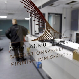 Poliisilta siirtyi noin 9 000 keskeneräistä hakemusta Maahanmuuttovirastolle. LEHTIKUVA / Antti Aimo-Koivisto