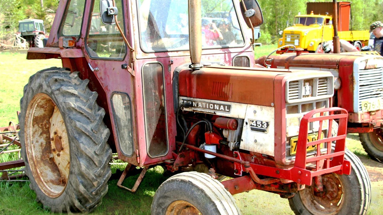 Internation 453 -traktoria valmistettiin Länsi-Saksassa vuosina 1971–75 yhteensä 12 756 kappaletta.