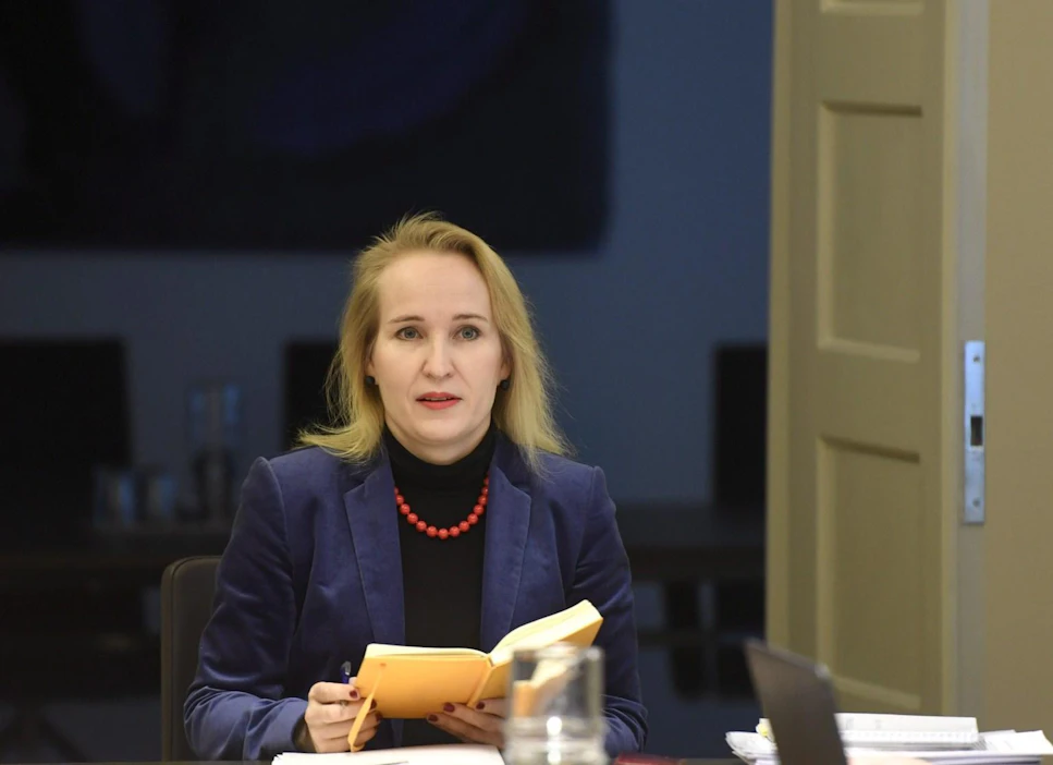 Valtakunnansovittelija Minna Helle tapasi tänään työriidan osapuolet Ammattiliitto Pron ja Metsäteollisuuden. Lehtikuva / Heikki Saukkomaa