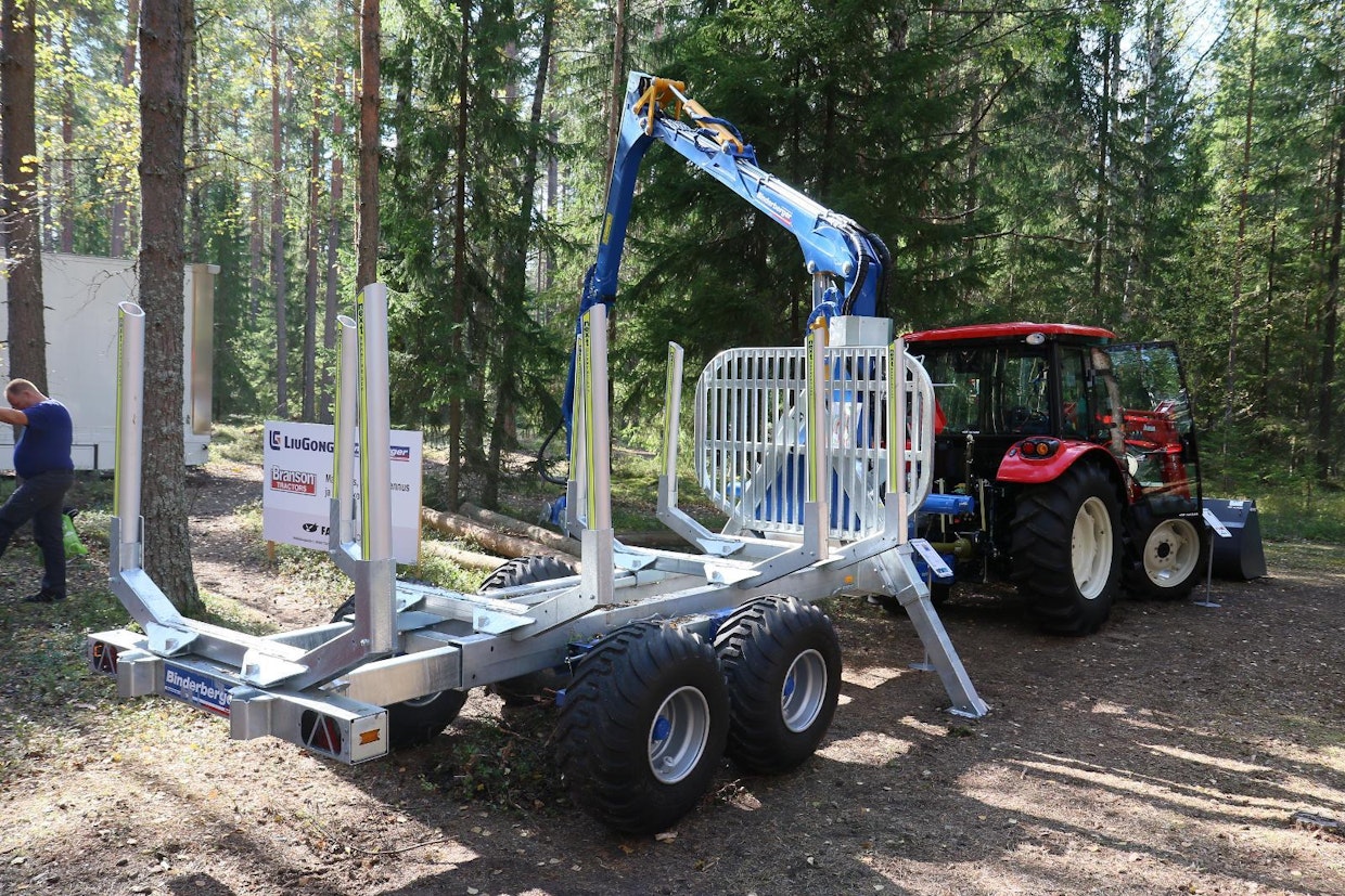 Itävaltalaiset Binderberger-metsäperävaunut ovat tulleet Suomen markkinoille, maahantuojana toimii Fatgad Oy. Mallisto on laaja, kattaen kantavuusluokat 5–21 tonnia. Järeämmät nosturit yhdistelmiin valmistaa Penz. (TH)