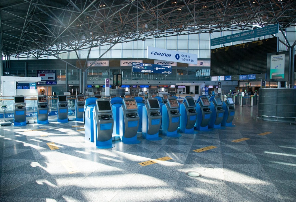 Koronakriisi hiljensi Helsinki-Vantaan lentokentän. Lähtöterminaali 23.4.2020.