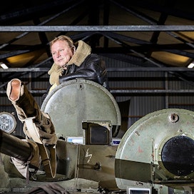 Sten Johansson on kerännyt merkittävän kokoelman panssarivaunuja.