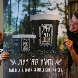 Mänty on Jymy-jäätelöiden uusi maku. Kuvassa perustajajäseniin kuuluvat Olli ja Samuli Suominen.