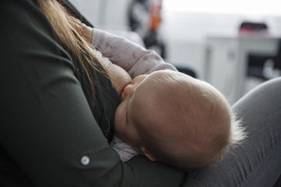 Kalaperäiset rasvahapot kertyvät lapsen elimistöön raskausaikana ja äidin rintamaidon kautta. LEHTIKUVA / Timo Heikkala