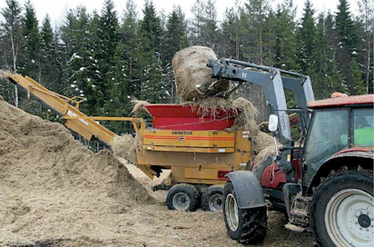 Paalit lastataan Haybusterin syöttökammioon esimerkiksi etukuormaintraktorilla. Tässä tapauksessa lastaukseen voidaan käyttää myös silppurin alustana palvelevan metsäperävaunun kuormainta, mikäli paalikasa on kunnolla tehty. Vakiona Haybusterissa on omat pyörät ja hinausvarustus.