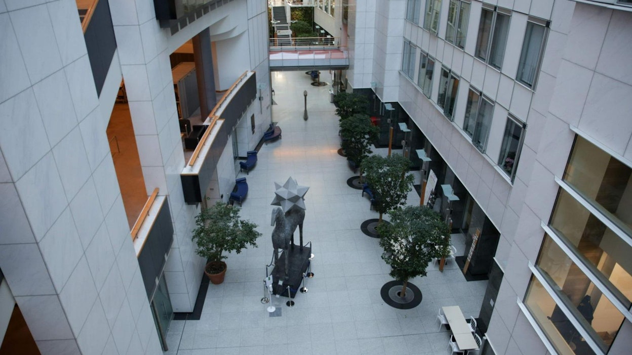 Euroopan parlamentin käytävät olivat torstaina tyhjiä. LEHTIKUVA / AFP