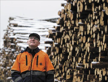 Jarmo Sulopuisto aloitti työuransa Mäntsälän metsänhoitoyhdistyksessä. Monen fuusion jälkeen yhdistys toimii 11 kunnan alueella. Kari Salonen