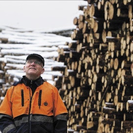 Jarmo Sulopuisto aloitti työuransa Mäntsälän metsänhoitoyhdistyksessä. Monen fuusion jälkeen yhdistys toimii 11 kunnan alueella. Kari Salonen