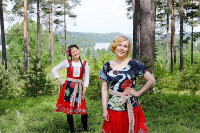 Pauliina Lerche ja Hannamari Vallila muodostavat Mimmien sisarusduon. ”On hienoa tehdä siskon kanssa töitä, koska siinä samalla näkee häntä. Elämä on aika kiireistä, joten muuten emme ehtisi olla paljoa tekemisissä toistemme kanssa", Pauliina Lerche kehuu.