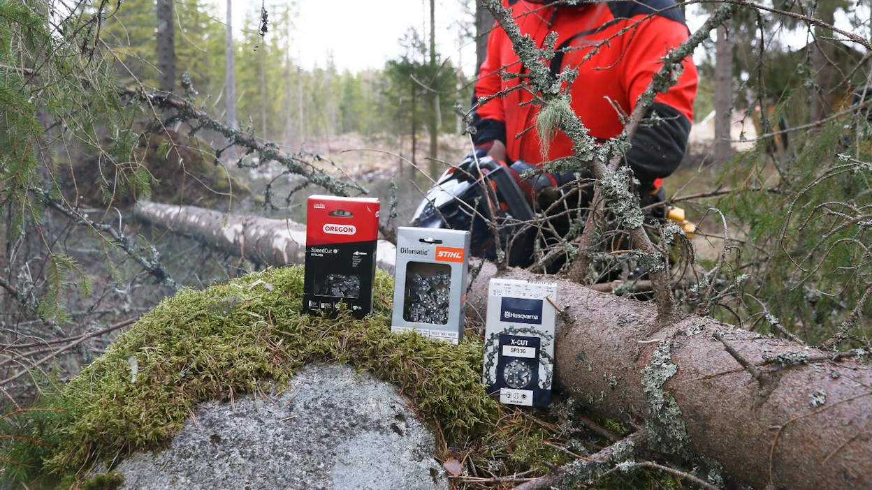 Moottorisahoihin tarkoitettujen ketjujen valikoima on laajentunut Oregonin ja Husqvarnan tuotua uudet ketjumallinsa markkinoille. Koneviesti pikakokeili, miten ne leikkaavat – ja miten markkinaveteraani Stihl pärjää niille.