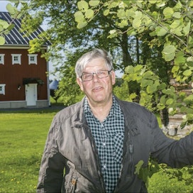 Esko Jokiniemeä voi kutsua Tähkän isäksi, sillä hän oli hankkimassa vuosikaudet rahoitusta kuvan taustalla näkyvään uuteen museorakennukseen. Rahoitusta saatiin muun muassa EU:lta. Jarno Artika