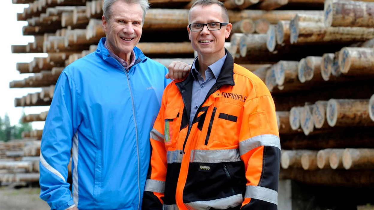 Toimitusjohtajan työ on siirtynyt Lasse Kokolta metsäinsinööriksi lukeneelle pojalle Lauri Kokolle.
