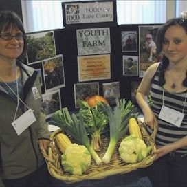 Jen Anonia (vas.) ja Brenna Sellers esittelivät maatilansa tuotteita That´s my farmer -tapahtumassa Eugenessa. jukka koivula