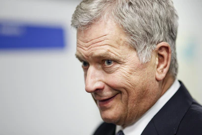 Sauli Niinistö muistuttaa, että oikeus käyttää omaa kieltään on perustuslain turvaama oikeus. LEHTIKUVA / RONI REKOMAA