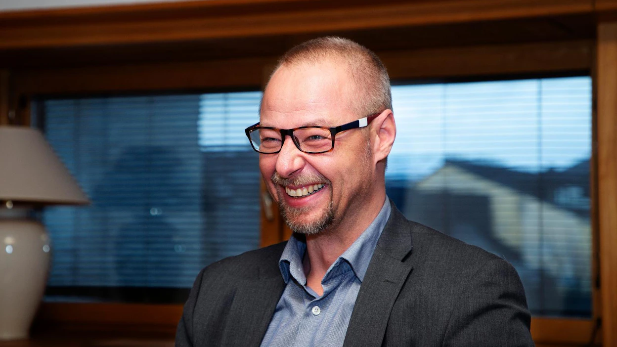 Työmarkkinajohtaja Jyrki Hollménin mukaan kiky-sopimus mahdollisti mekaanisessa metsäteollisuudessa lisää säännöllistä käyntiaikaa koneille ja lisää tuotantoa.