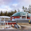 Biokaasulaitos tuottaa sekä energiaa että kiertoravinteita. Kuvituskuva.