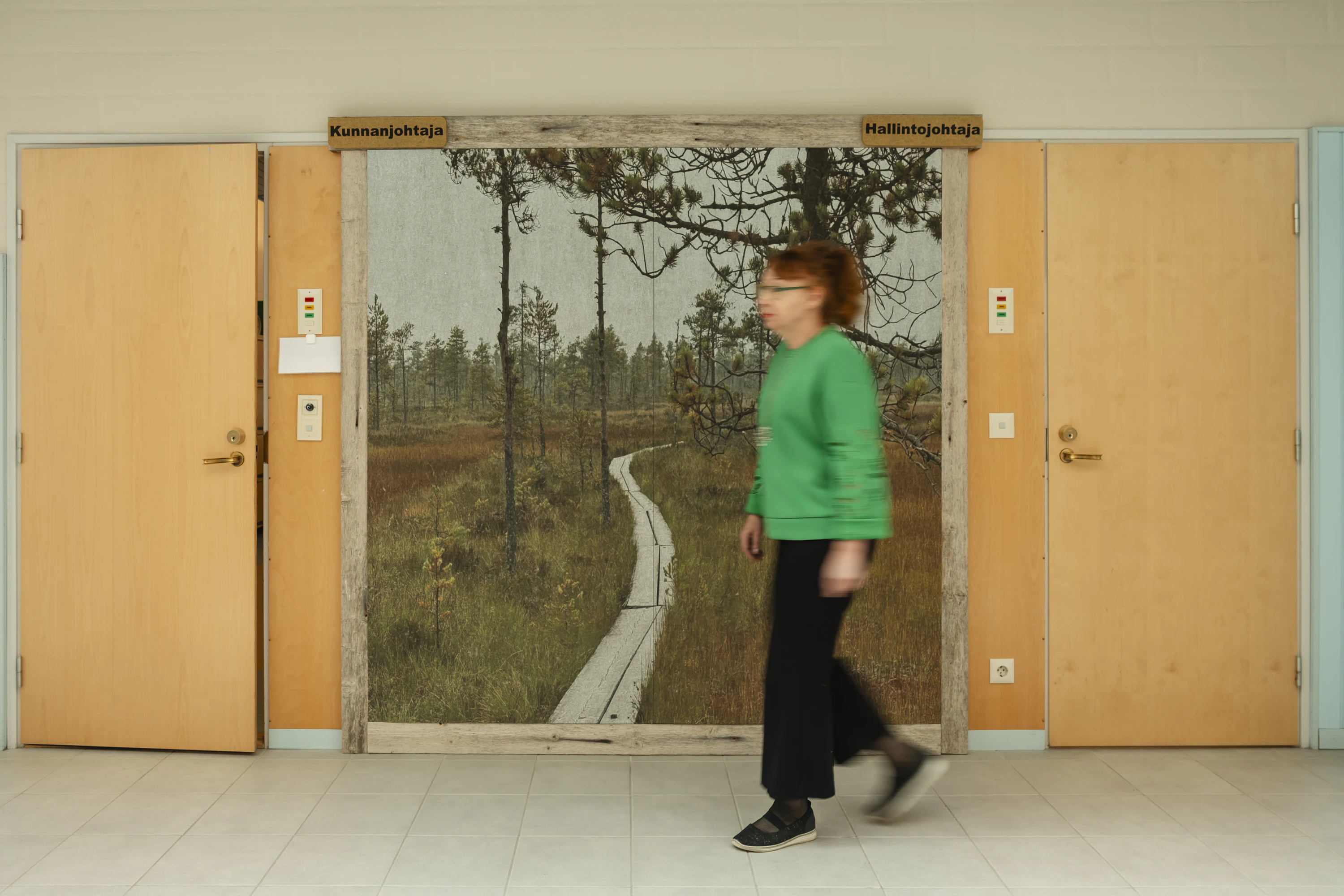 Kunnan palveluksessa on 90 henkeä, heistä suurin osa varhaiskasvatuksessa ja opetuksessa.