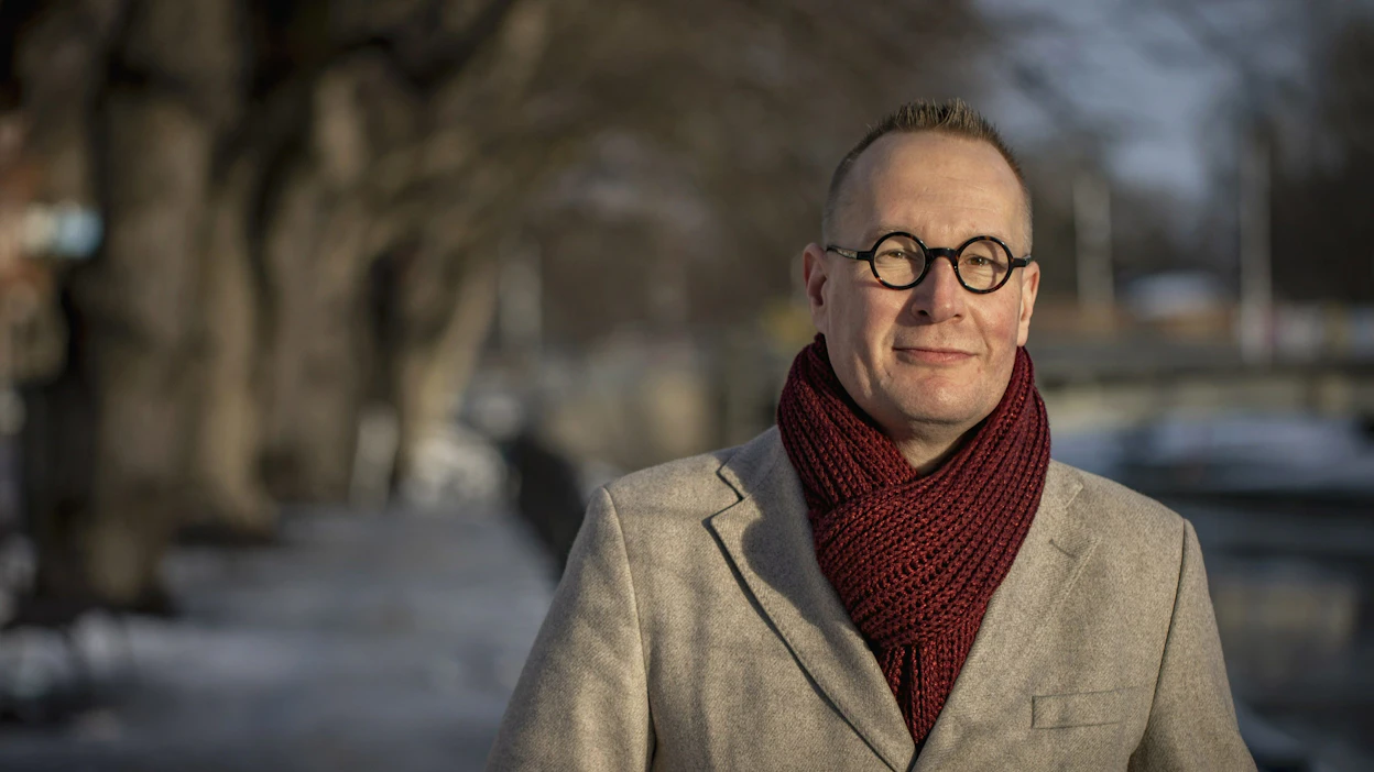 Turun yliopiston Eduskuntatutkimuksen keskuksen johtaja Markku Jokisipilä huomauttaa, että taistelu suurimman puolueen paikasta on jatkuvasti kiristynyt, erityisesti kun suuret puolueet ovat nyt pienempiä kuin mitä ne historiallisesti ovat olleet. LEHTIKUVA / Roni Lehti.