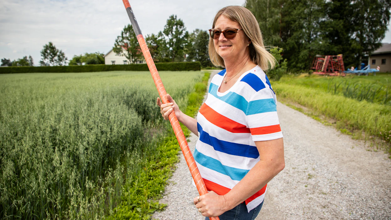 Sari Murto on nähnyt monen nuoren kohdalla, että seiväshyppy on joko–tai-laji: ”Aika räväkkä henkilö saa olla, että siitä innostuu, mutta jos seiväskärpänen puree, se on menoa sitten.”