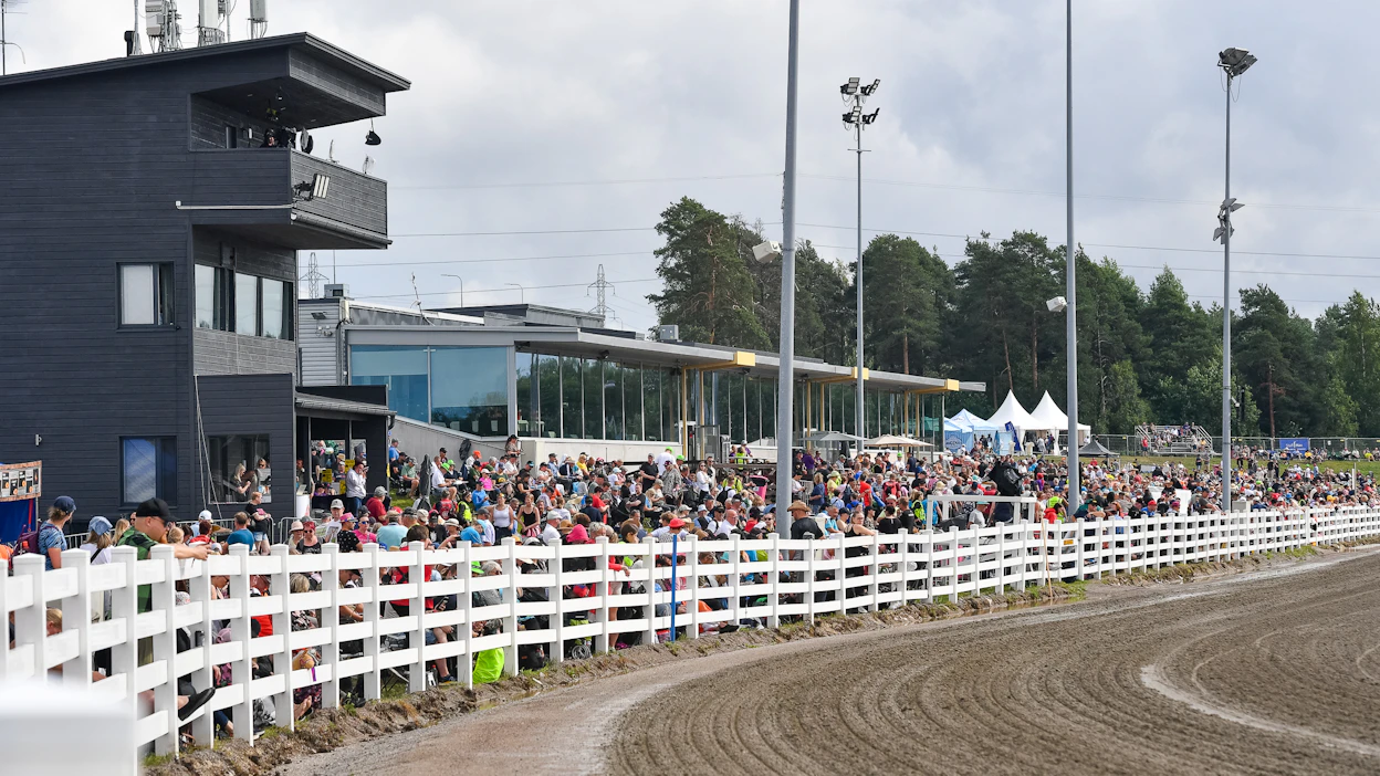 Oulun kKuninkuusravit kilpailtiin elokuun alussa paahtavassa helteessä. Maanantaina lämpötila on jopa 50 astetta alempi.