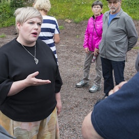 Keskustan puheenjohtaja, valtiovarainministeri Annika Saarikko tapasi toriväkeä Riihikoskella viime elokuussa.