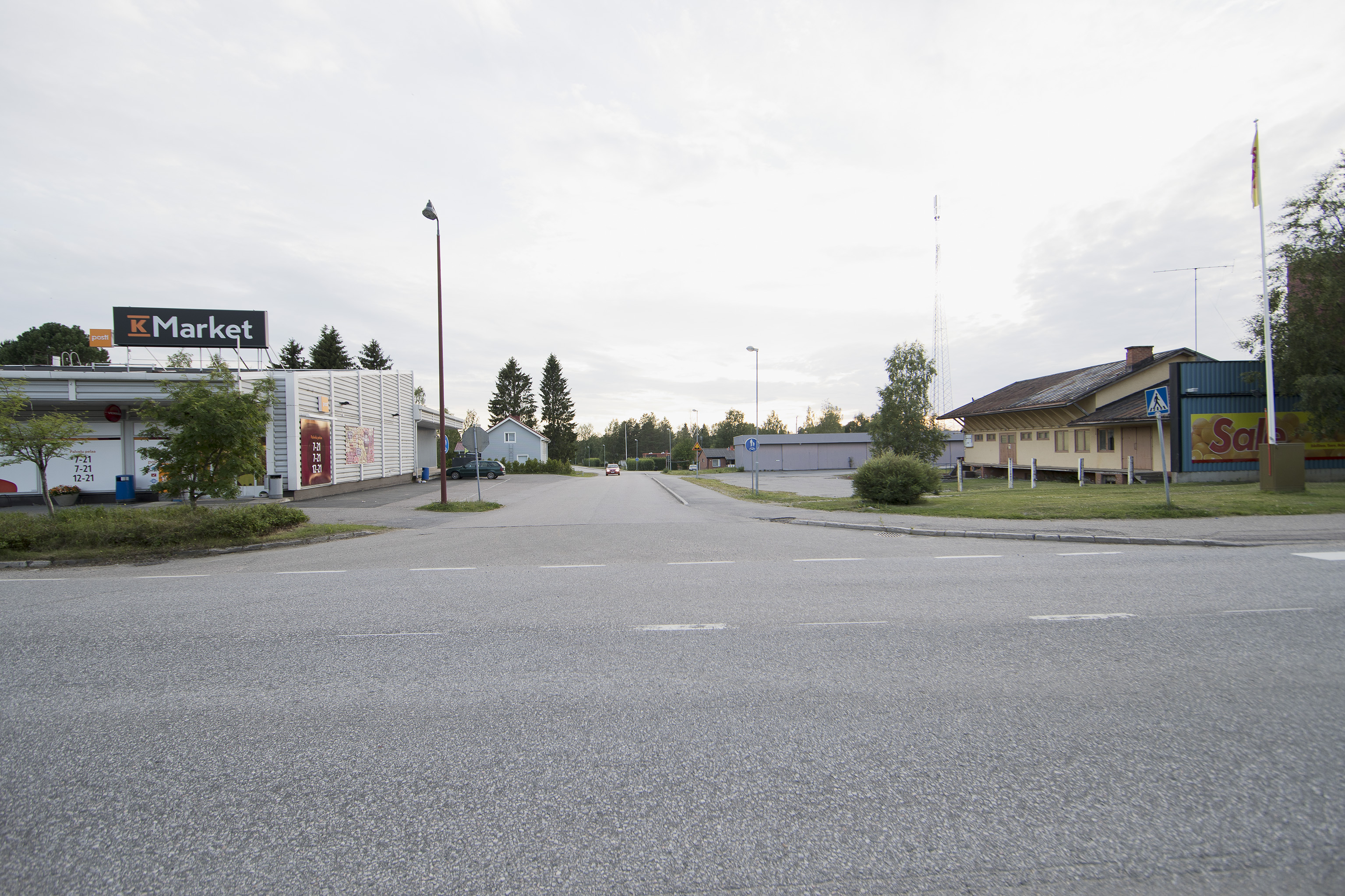 Kaupat keskellä kylää. Kuvituskuva.