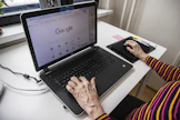 Esimerkiksi Google-tilin salasanan päätyminen rikollisten käsiin on ikävää. Siksi omat tiedot kannattaa yrittää pitää mahdollisimman turvassa.
