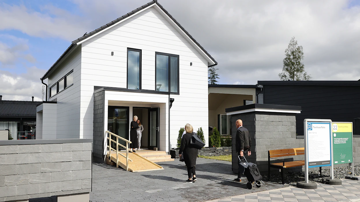 Tuusulan asuntomessuilla vuonna 2020 esiteltiin puurakenteista Townhouse Rokkaa.