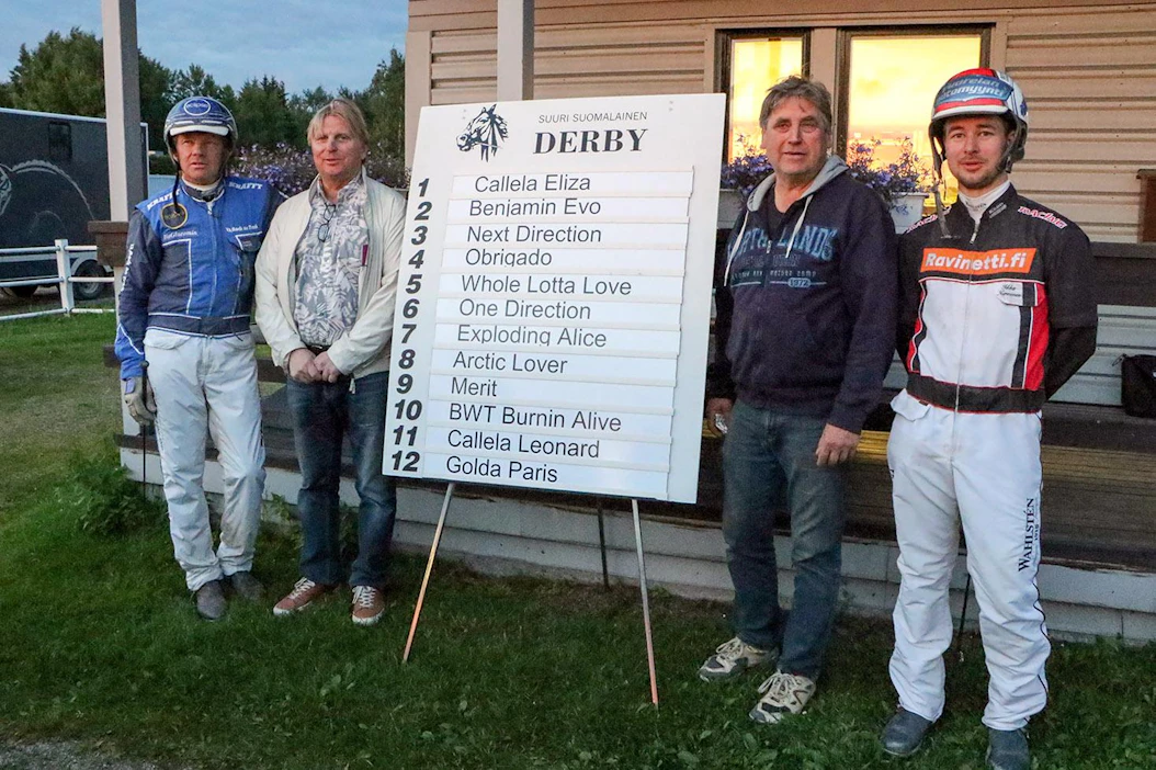 Derbyn radat on valittu. Taulun ympärillä Tuomas Korvenoja, Veijo Heiskanen, Markku Nieminen ja Iikka Nurmonen.