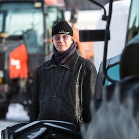 Maatilan konetöihin liittyy useita erilaisia riskitekijöitä, Jarkko Leppälä muistuttaa.