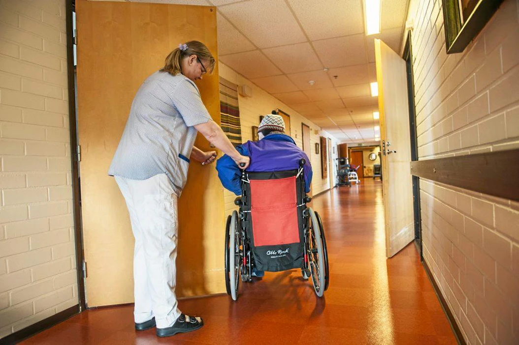Tutkijan mukaan ihmiset ovat eri hintaisia elämäntilanteissa. Hinnasta pitää voida keskustella, jos halutaan keskustella valtion ja kunnan kustannusjaosta.