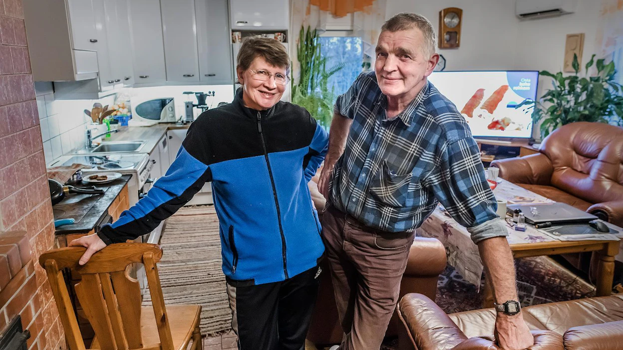 Pilvi ja Endel Kesa ovat kotiutuneet Patanan kylälle Veteliin ja tehneet lähiseudulla maatalouslomittajan töitä vuodesta 2003.