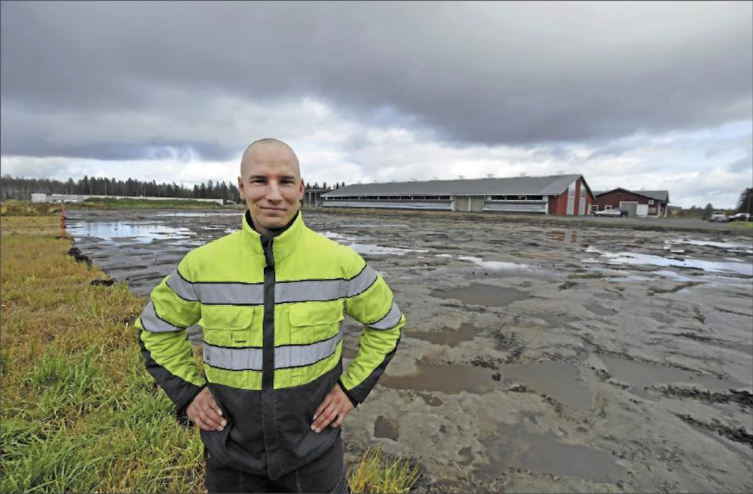 ”Tähän nousee uusi eläinhalli, pintamaat on jo kuorittu. Rakennustyöt alkavat keväällä”, kertoo isäntä Janne Frantti Torniosta. Kari Lindholm