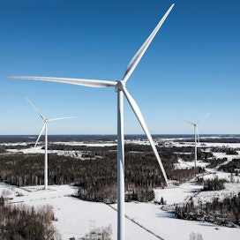 Etelä-Pohjanmaan maakuntakeskuksessa Seinäjoella on käynnistetty kaavaprosessi tuulivoimarakentamisesta kahdella alueella. Suunnitellut tuulivoimalat ovat  jättiläismäisen suuria, 300 metriä korkeita. Kuvan tuulipuisto sijaitsee Vähänkyrön Torkkolassa.
