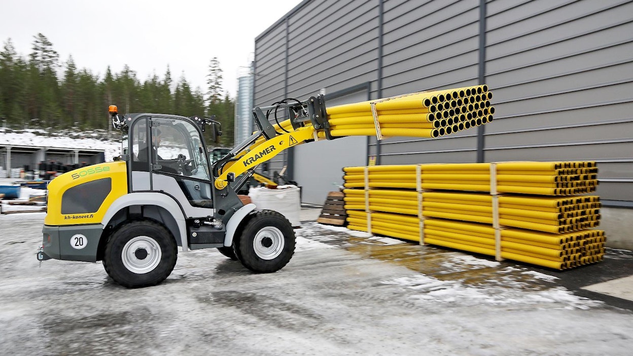 Kramer 5055E:n työpaino on n. 4150 kiloa.