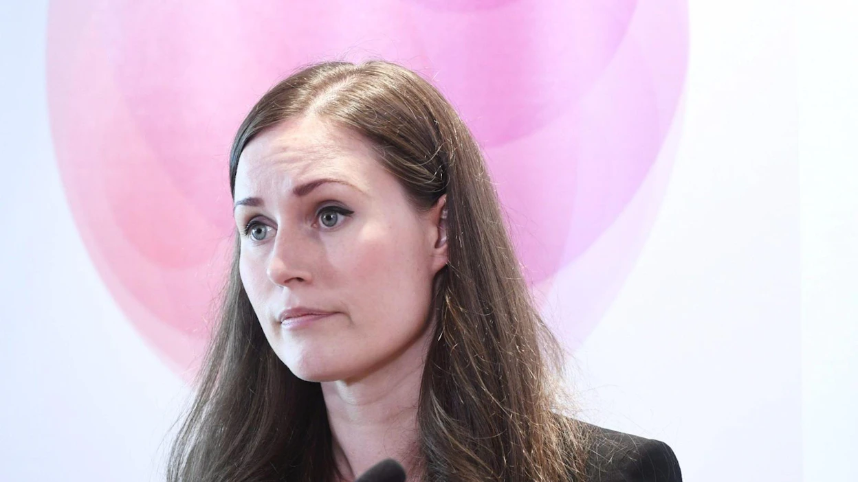 Pääministeri Sanna Marin sanoi Twitterissä pitävänsä viime päivien irtisanomisuutisia erittäin valitettavina. LEHTIKUVA / Heikki Saukkomaa