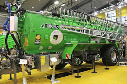 Joskin E-Drive oli toisena osallisena Agritechnican kultamitalipalkinnossa yhdessä John Deeren sähköavusteisen voimansiirron kanssa. 3-akselisen vaunun toinen ja kolmas akseli ovat vetäviä, ja niille tuleva kardaani saa voimansa 100 kW sähkömoottorilta. Moottorin teho ja pyörimisnopeus määritetään Isobus-väylältä saatujen tietojen, kuten ajonopeuden, akselimassan ja ohjauskulman perusteella. (TA)