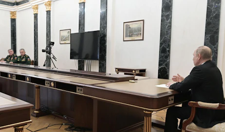 Presidentti Vladimir Putin tapasi sunnuntaina maan asevoimien johtoa ja määräsi ydinasejoukot hälytystilaan.