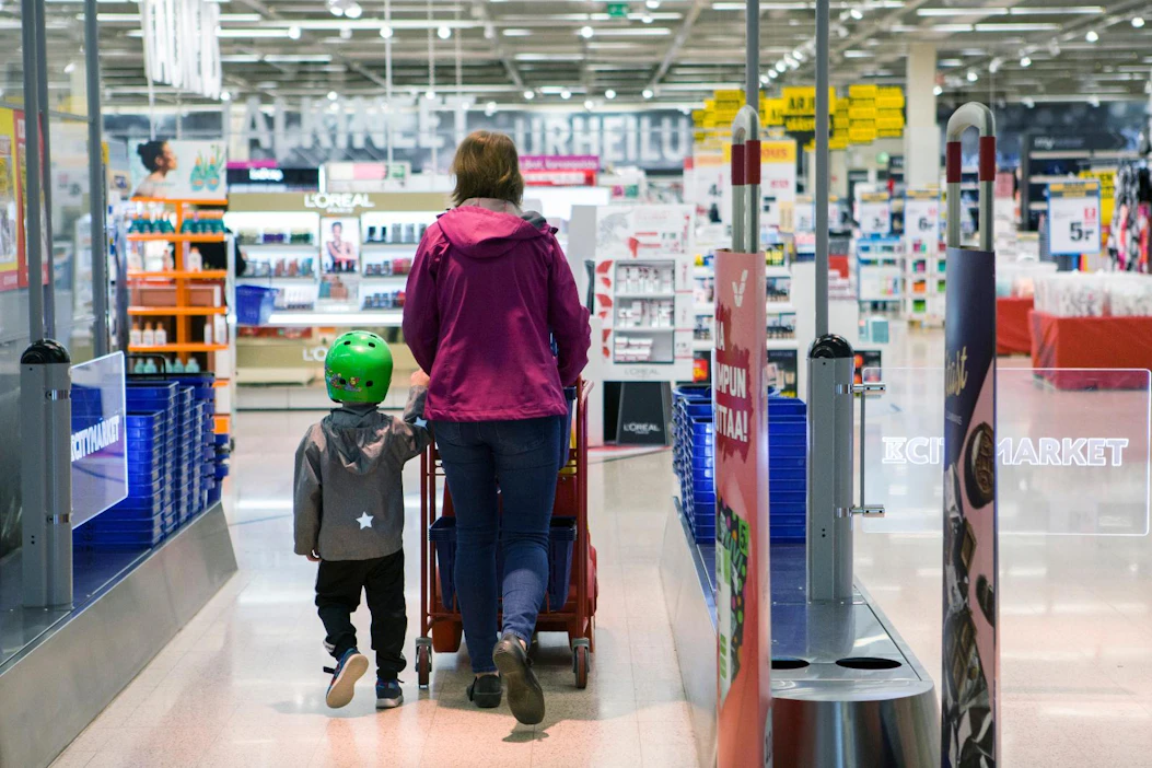 Kaupan omat merkit, private labelit, tähtäävät lähtökohtaisesti vain kaupan osuuden kasvattamiseen, Partanen kirjoittaa.