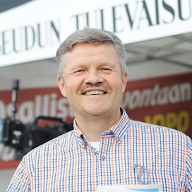 Hannu Toivonen seuraa kuninkuusravit yleensä markkinointityönsä ohessa, viime viikonloppu sujahti Seinäjoella.