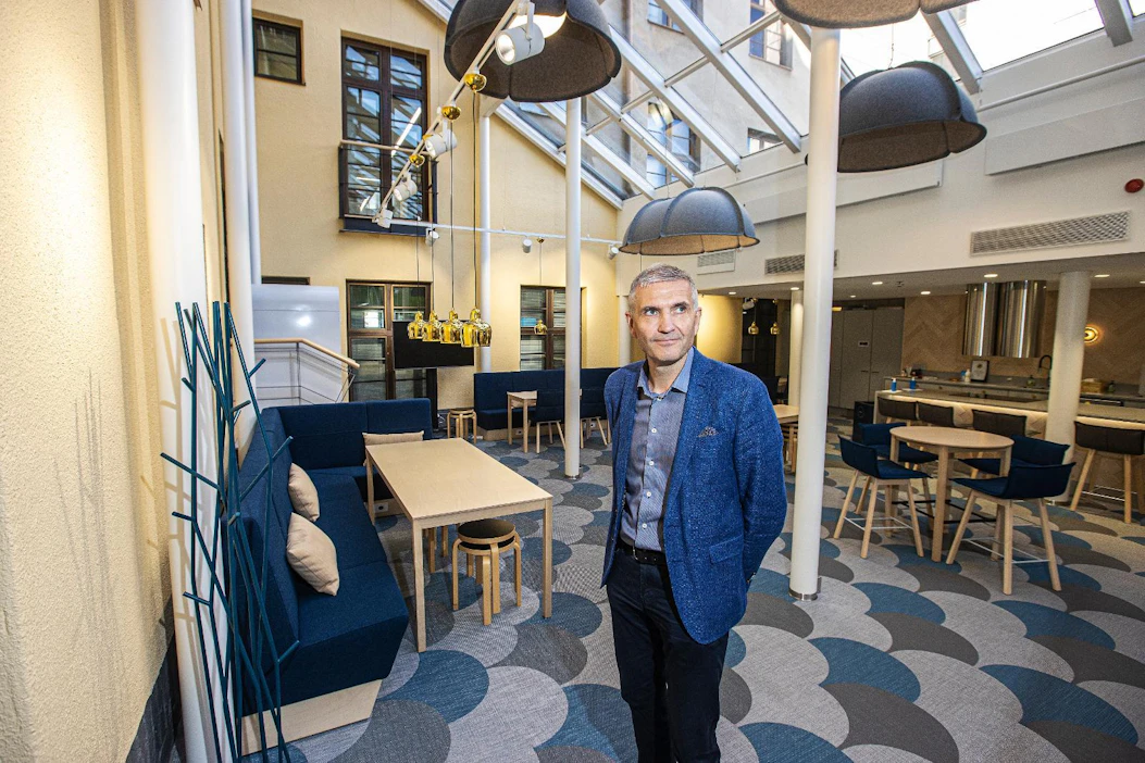MTK:n kiinteistön toimitilat Simonkatu 6:ssä Helsingin Forumissa peruskorjattiin vuonna 2019. Talousjohtaja Heikki Laurinen esitteli tiloja, jotka ovat osoittautuneet toimiviksi myös koronan oloissa. Etätyöt ovat jatkuneet, myös Maalaistentalossa.