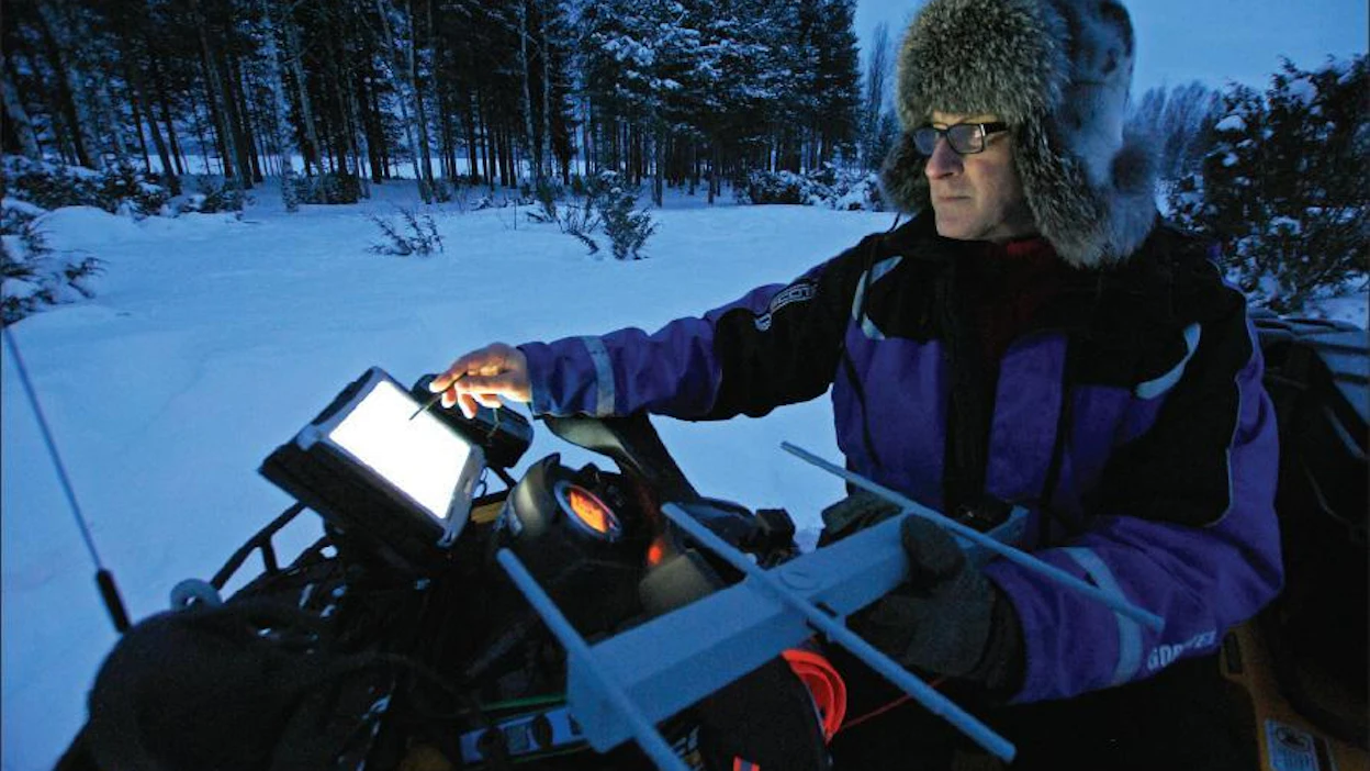 Kari Lindholm ”Maastoajoneuvoon liitetyllä paikannusjärjestelmällä porot löytyvät nopeasti”, kertoo tietotekniikan lehtori Martti Kemppainen Rovaniemeltä.