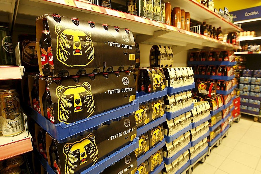 Olut hylly Olutta vähittäiskaupassa. kalja