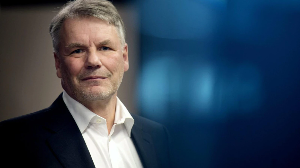 Veikkauksen hallituksen puheenjohtajan Olli-Pekka Kallasvuon ja omistajaohjausministeri Sirpa Paateron on määrä kertoa yhtiön tekemistä päätöksistä koskien yhtiön strategian selventämistä ja toimia vastuullisuuden parantamiseksi. LEHTIKUVA / Antti Aimo-Koivisto