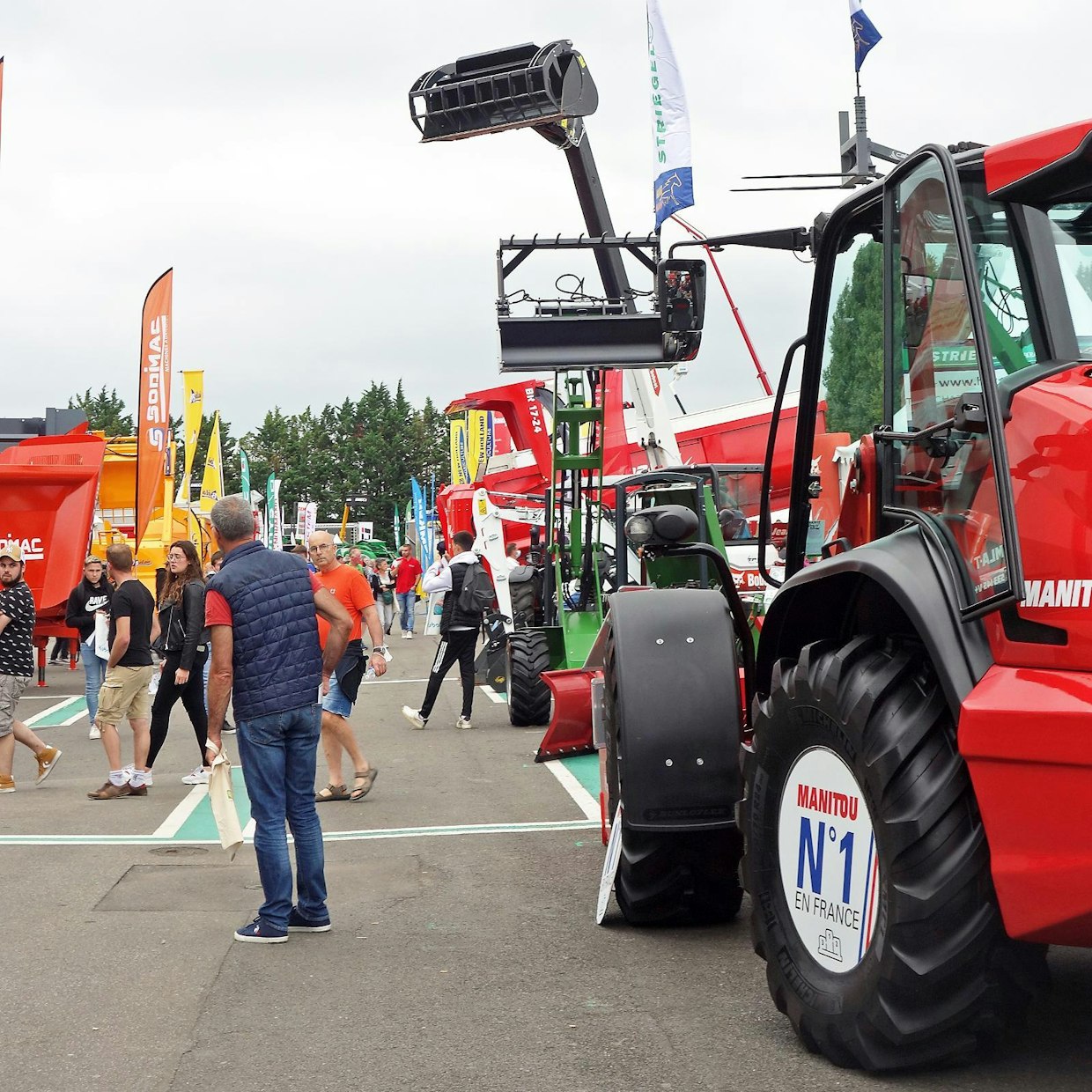 Manitoun Eco Stop -toimintoa esiteltiin MLT 635-140 V+ -teleskooppikuormaimessa. Systeemi pysäyttää koneen, kun kuljettaja poistuu koneesta. Ajan voi säätää 3–30 minuutiksi. Toiminto säästää energiaa, koneaikaa ja vähentää päästöjä.