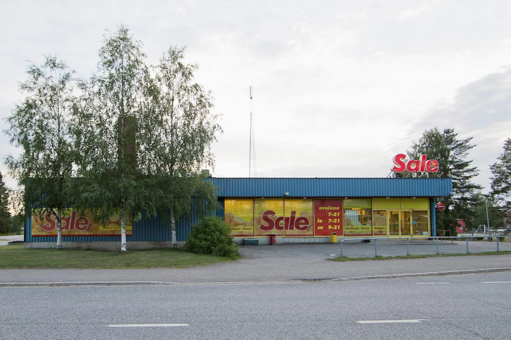 Pulkkilassa S-ryhmän ruokakauppaketjuista toimii Sale. Muita S-ryhmän ruokakauppoja ovat S-marketit ja Prismat sekä pääkaupunkiseudulla toimivat Alepat. Kuvituskuva.