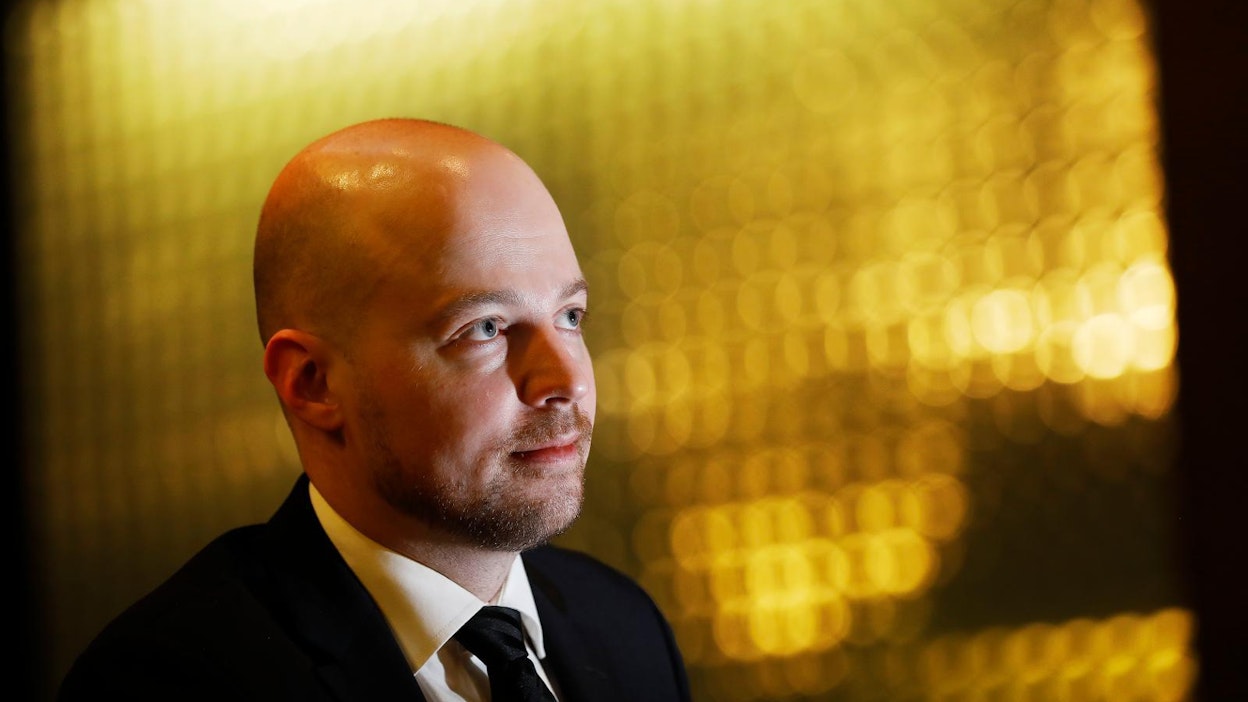 Mikko Kärnän mukaan on välttämätöntä pohtia, tulisiko puolueen nimi muuttaa keskustan uudistamisen yhteydessä.