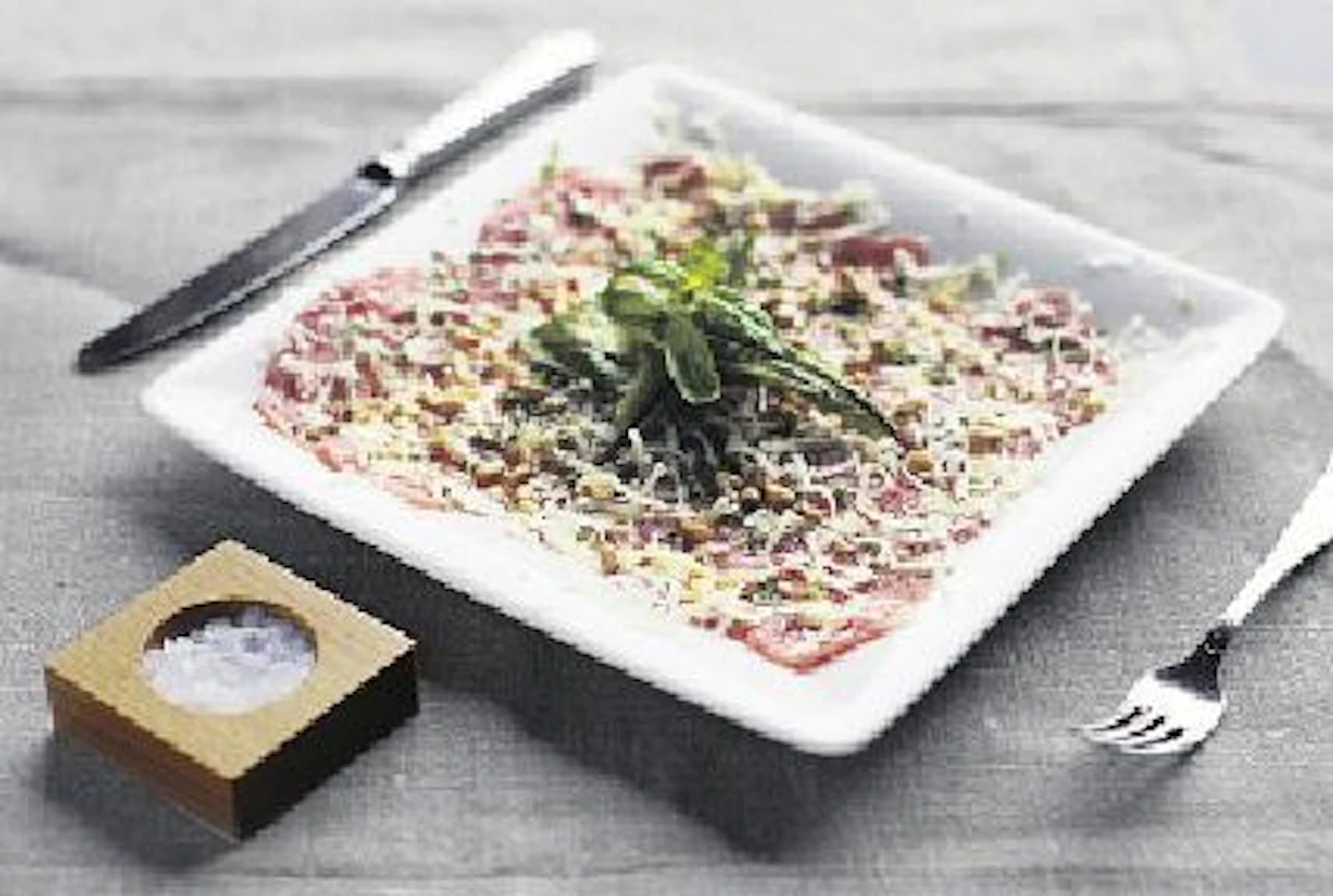 Kyyttöcarpaccio.
